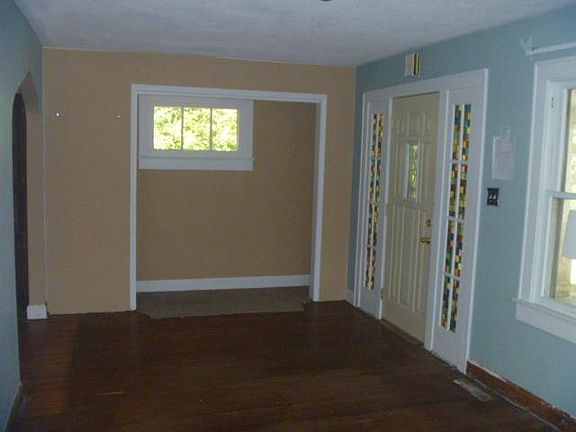 4th image of 4526 Vernon Ave