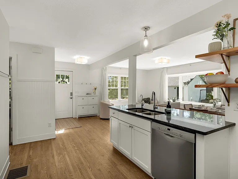 1385 Arbor St — Photo 13