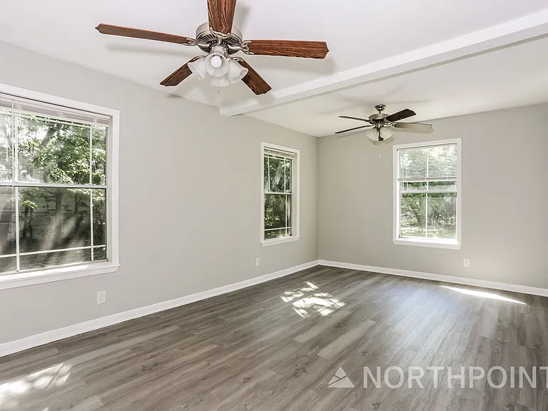 517 Burgett St — Photo 8