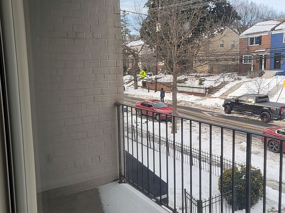 5th image of 625A Chesapeake St SE #205