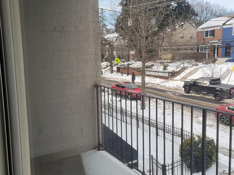 625A Chesapeake St SE #205 — Photo 5