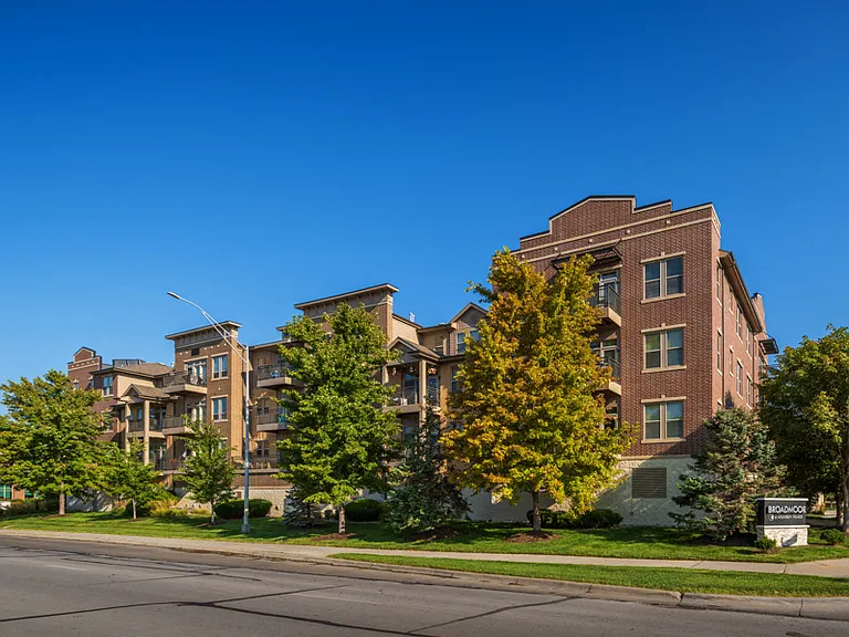 Broadmoor at Aksarben Village — Photo 16