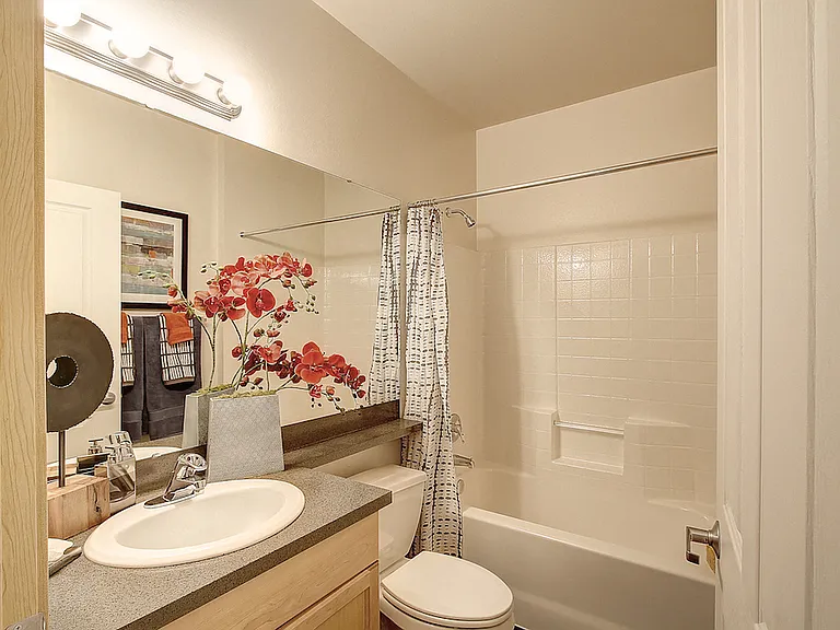 Newberry Square Apartments — Photo 7