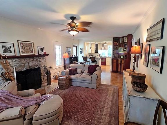 5th image of 2310 Hickory Ave