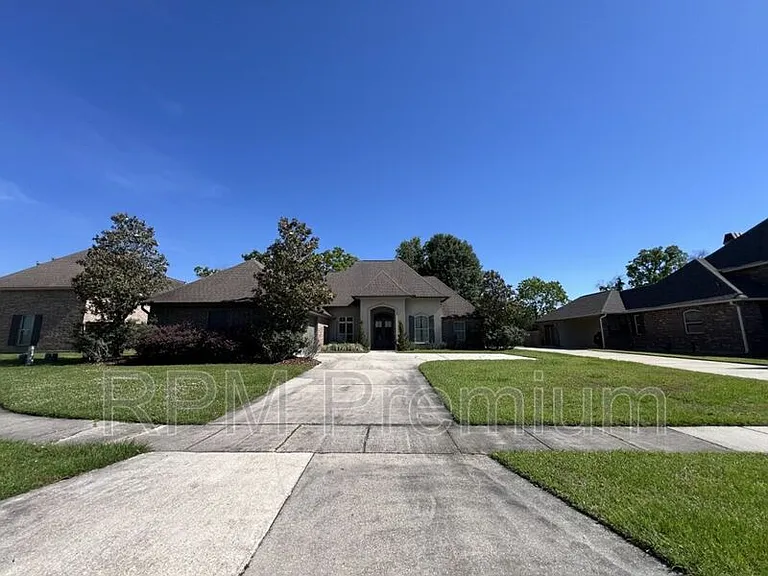 2913 Country Lakes Ave — Photo 2