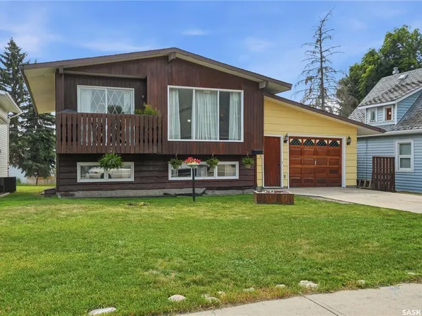 933 Montgomery STREET, Moose Jaw, SK S6H 2W7