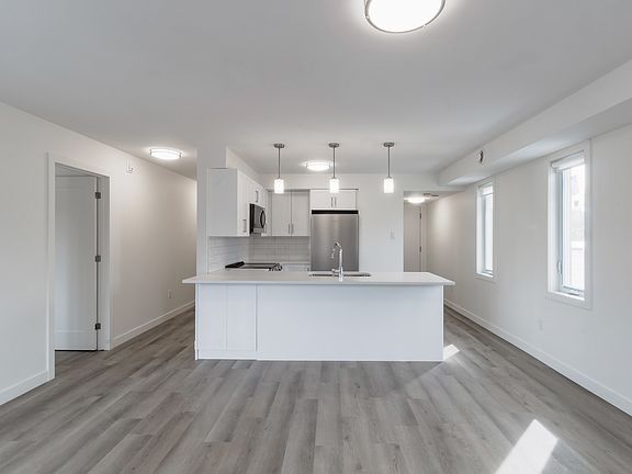 4th image of 294 Somerset St E #2-Bedroom