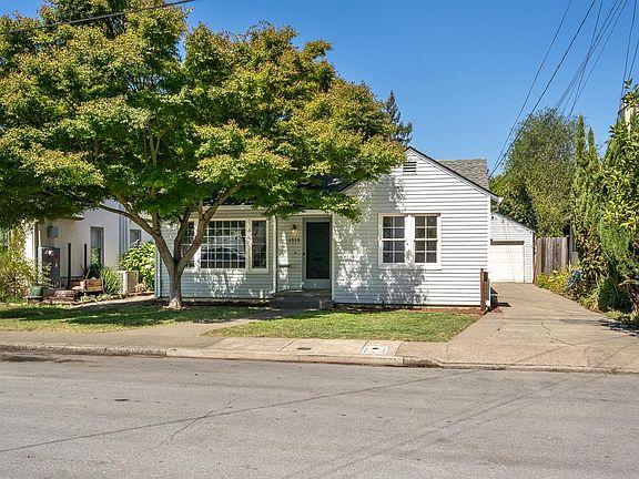2nd image of 1515 Fair Oaks Court