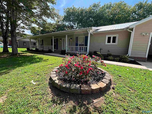 2nd image of 392 Quailwood Ln SE