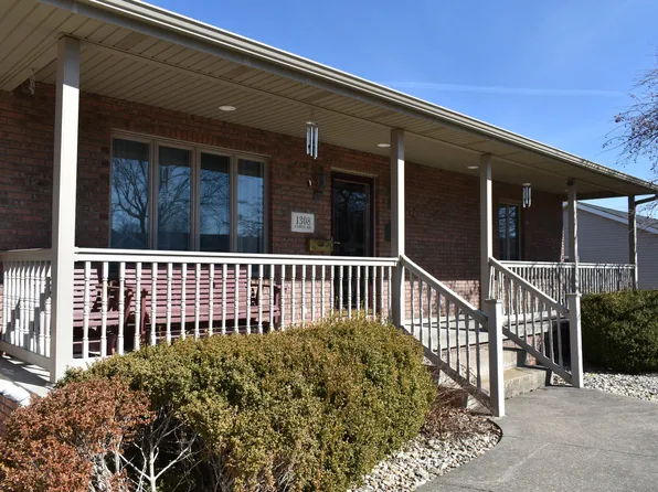 1308 W Carol Dr, Roanoke, IL 61561