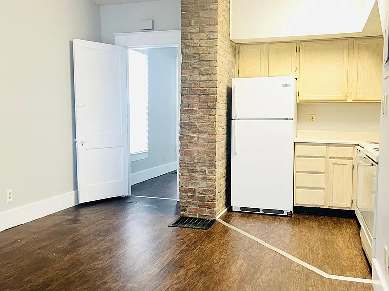 1626 Ellwood Ave #1 — Photo 2