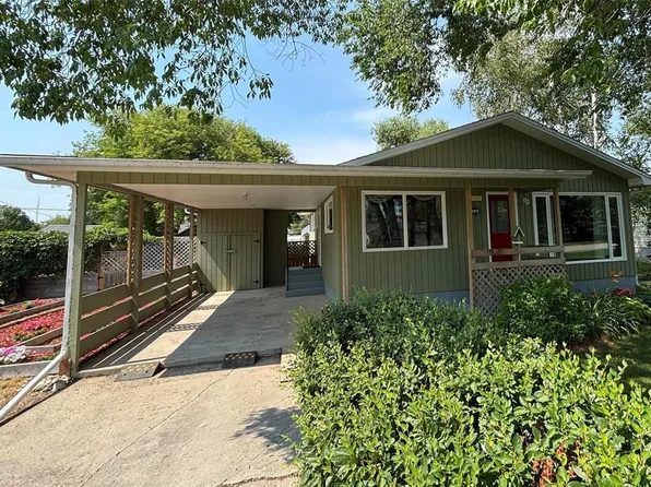 104 4th Ave, Gimli, MB R0C 1B1