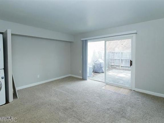 4th image of 715 Garland Cir APT A