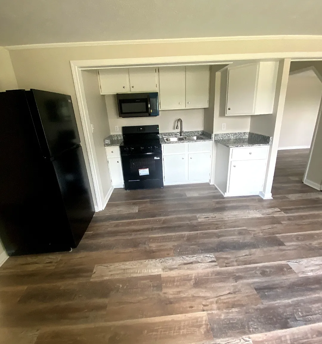 446 E Church St — Photo 3