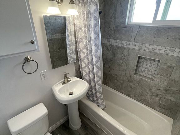 5th image of 14428 Hawthorne Blvd APT E
