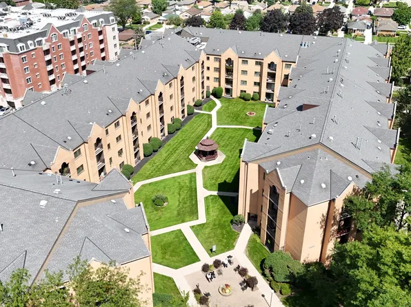 7410 W Lawrence Ave Unit 217, Harwood Heights, IL 60706