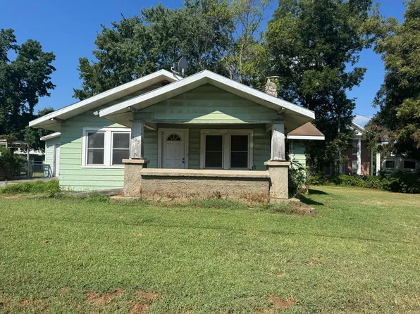 205 S Lillian Place, Bolivar, MO 65613