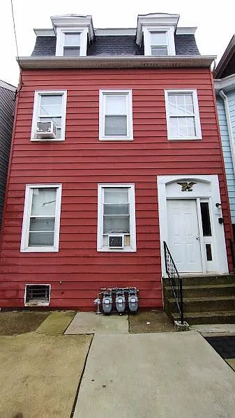 2 bed, 1.0 bath, $1,600 — Photo 1