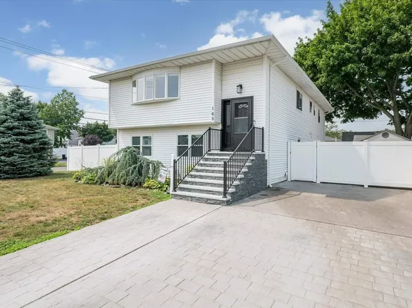 165 N Elm Street, Massapequa, NY 11758
