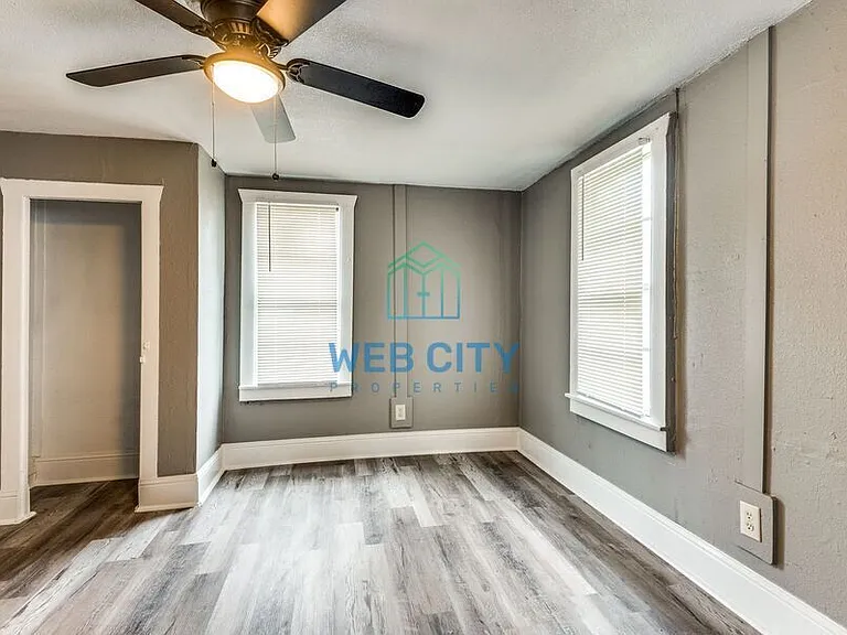 3907 Roberts Ave — Photo 8