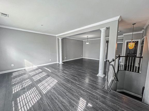 2nd image of 2574 Eastbourne Dr