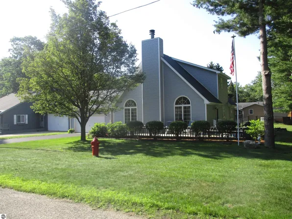 4822 Saint Clair Rd, Oscoda, MI 48750