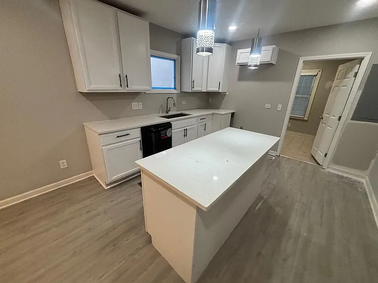 308 Earp St — Photo 13