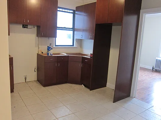 Rented by Realty 2000 Corp | media 143