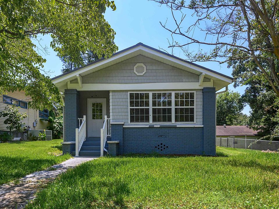 1st image of 703 11th Ave