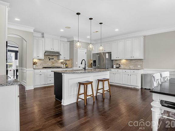 4th image of 15317 Guthrie Dr