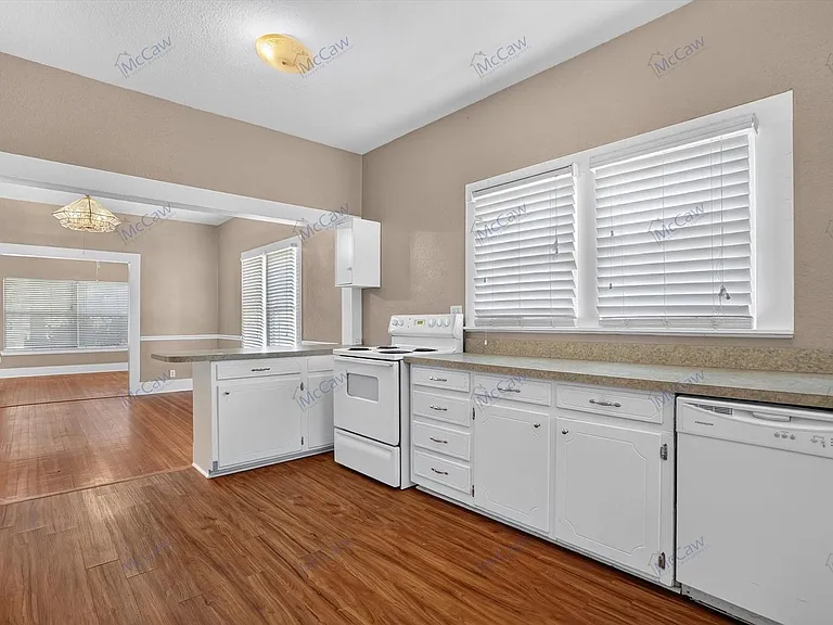 303 S Elm St — Photo 6