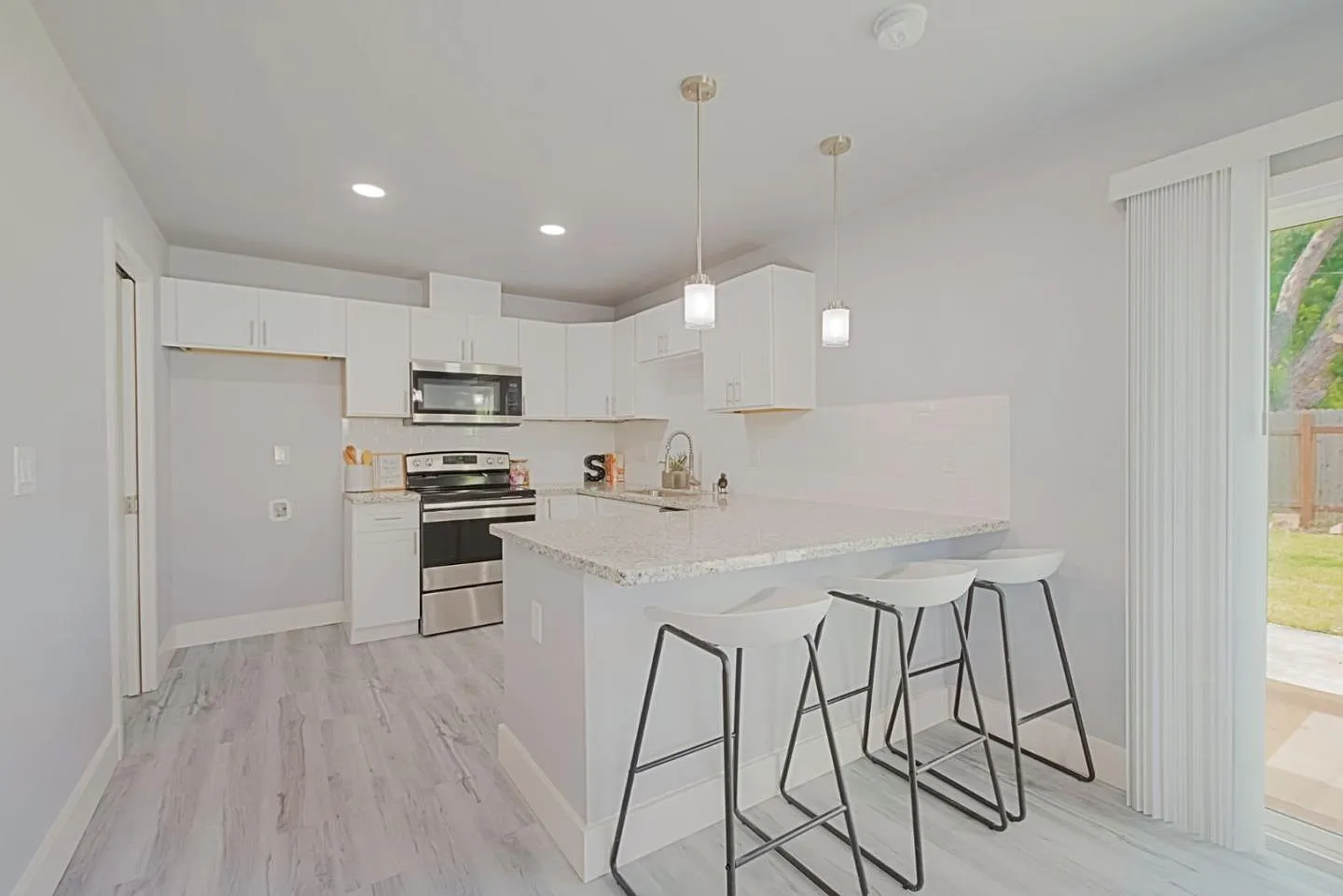 Studio, 542 sqft, $1,499 — Photo 2