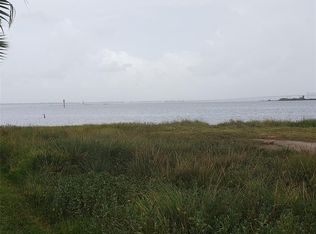10028 Airway Ln, Galveston, TX 77554