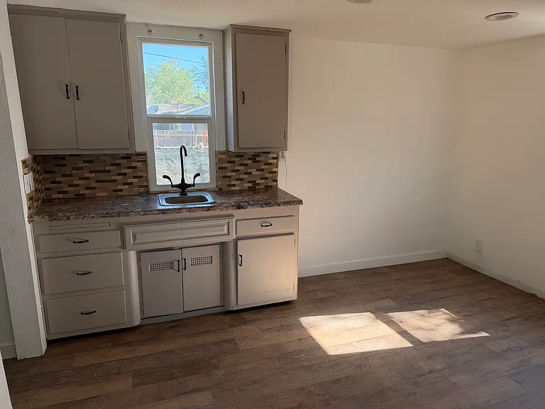 2954 Desert St #B — Photo 4