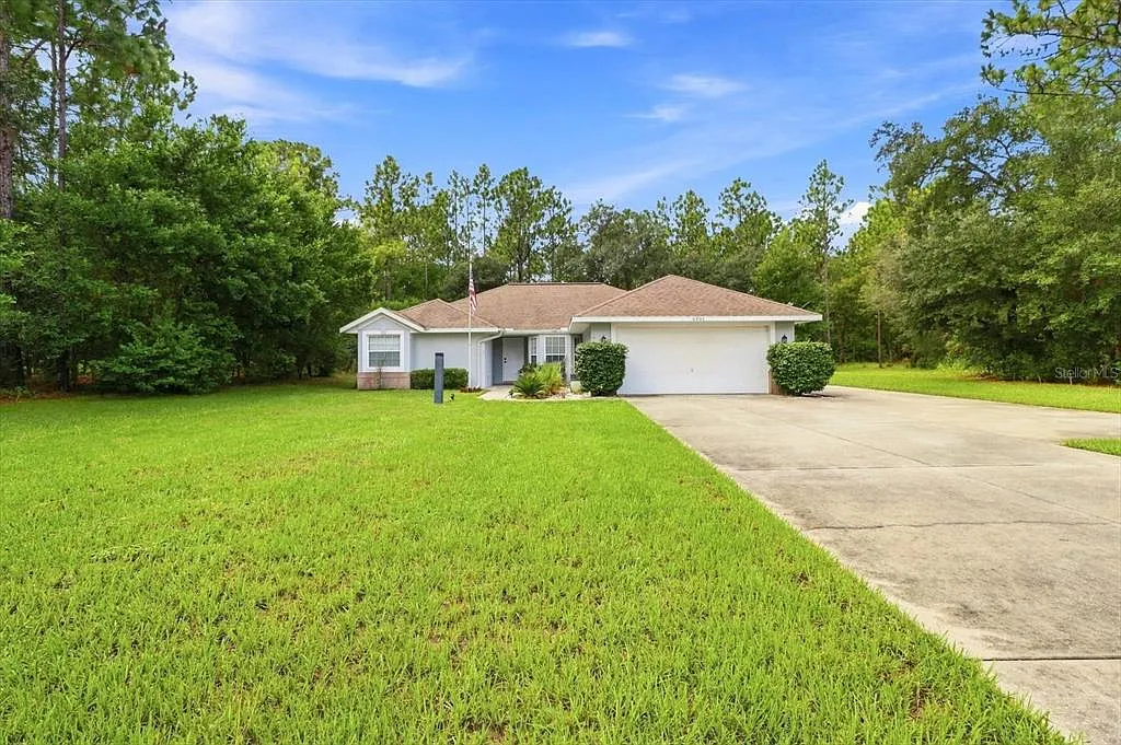 3 bed, 2.0 bath, 1607 sqft, $2,000 — Photo 2