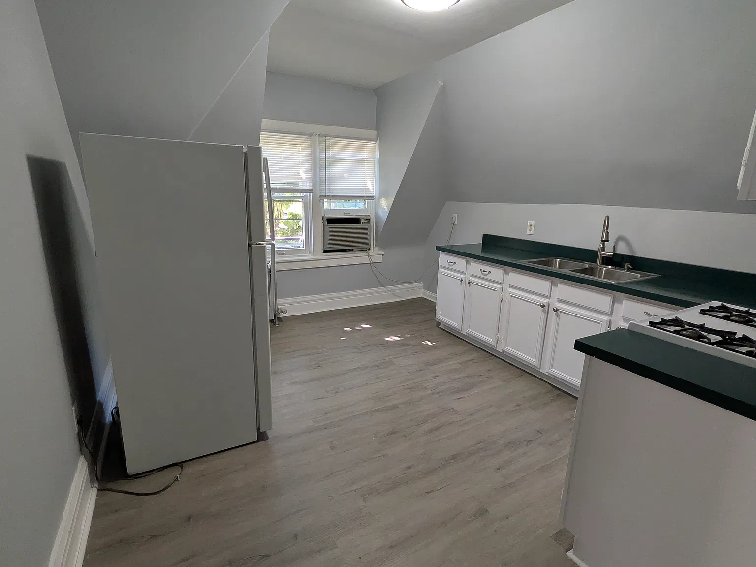 2227 Kemper Ln — Photo 3