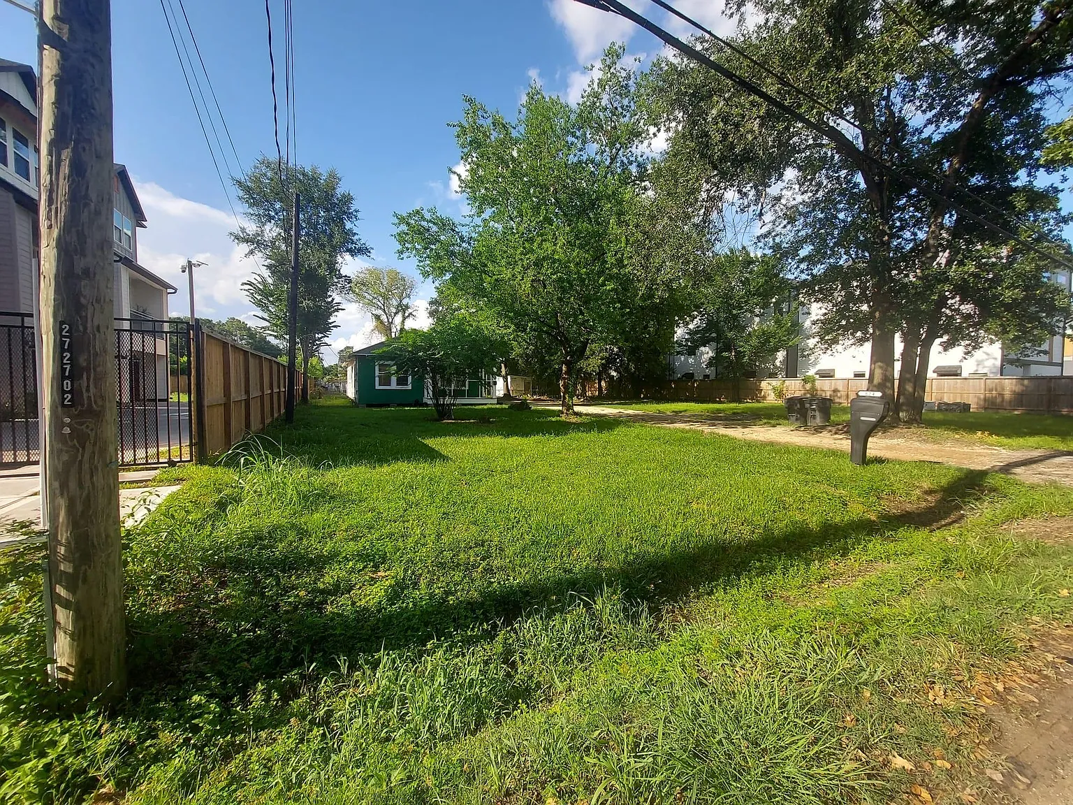 3 bed, 1.0 bath, 1240 sqft, $1,895 — Photo 2