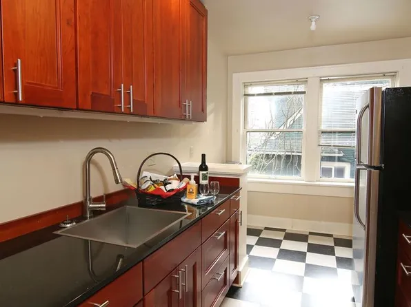 Glengarry, 309 Belmont Ave E #304, Seattle, WA 98102