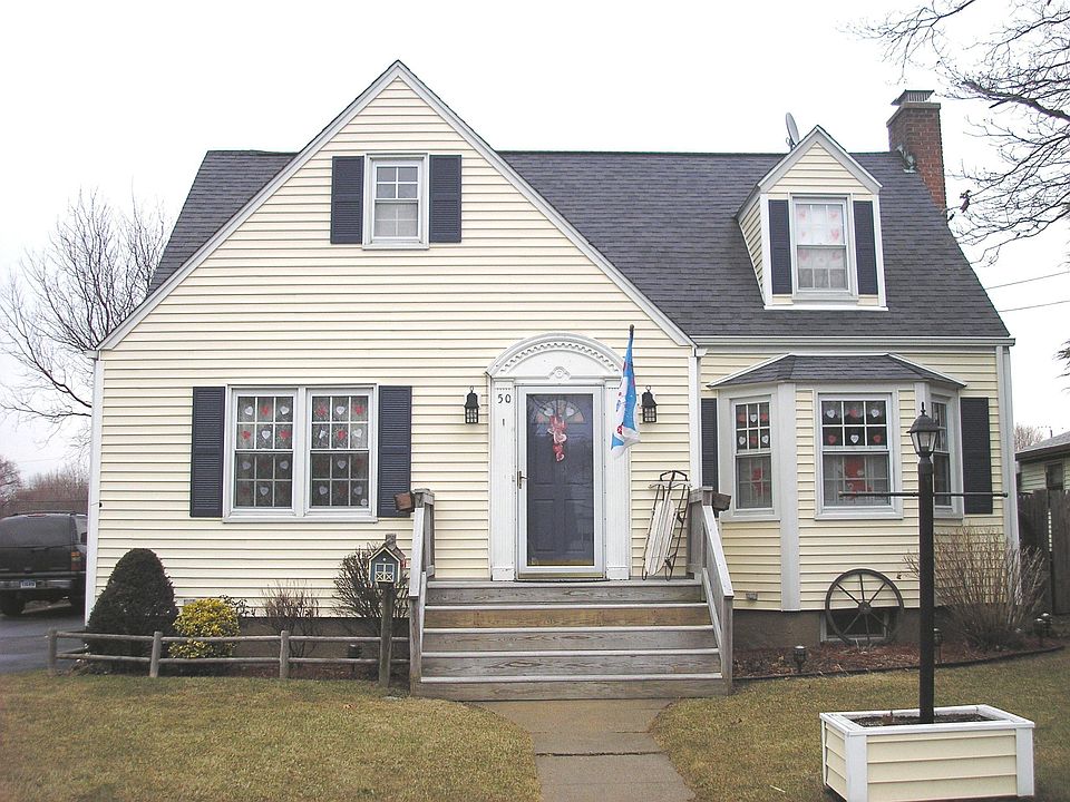 CENTER HALL CAPE IN LORDSHIP