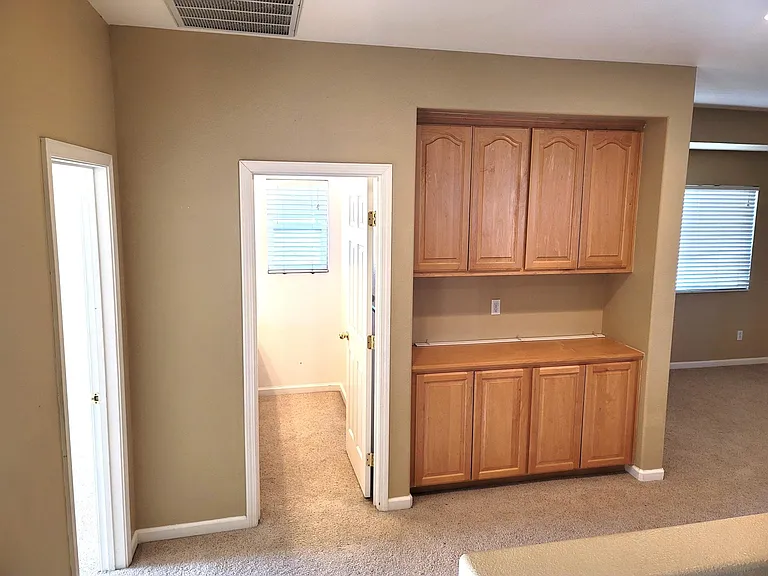 533 Stirling Ct — Photo 21