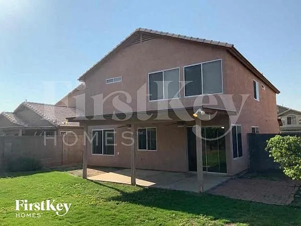 4 bed, 2.5 bath, 1751 sqft, $2,745 — Photo 2
