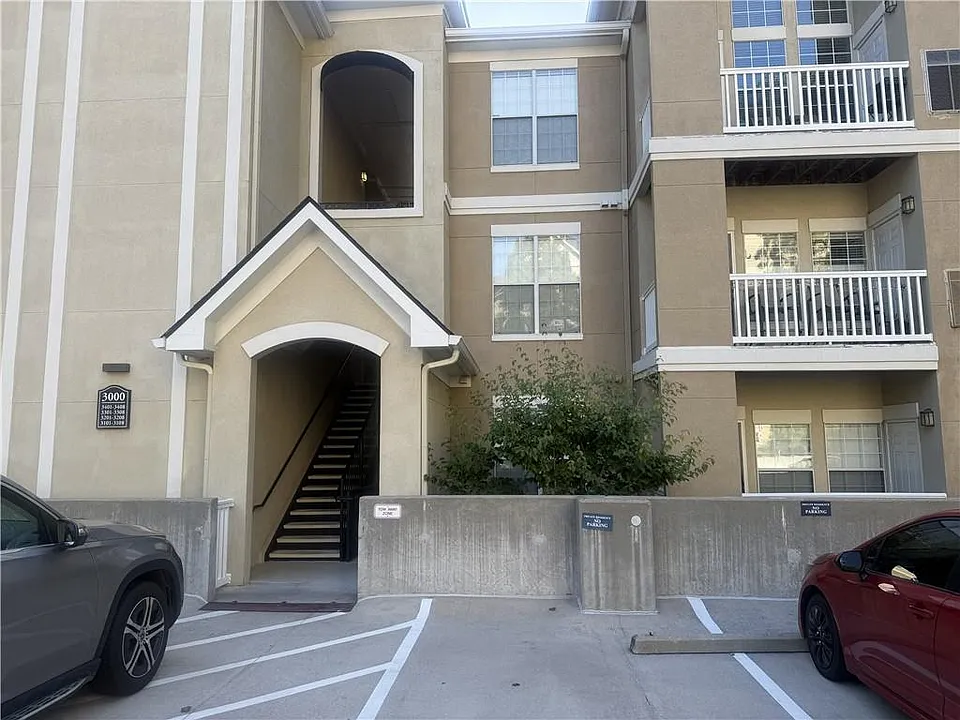 3302 Westchester Rdg NE