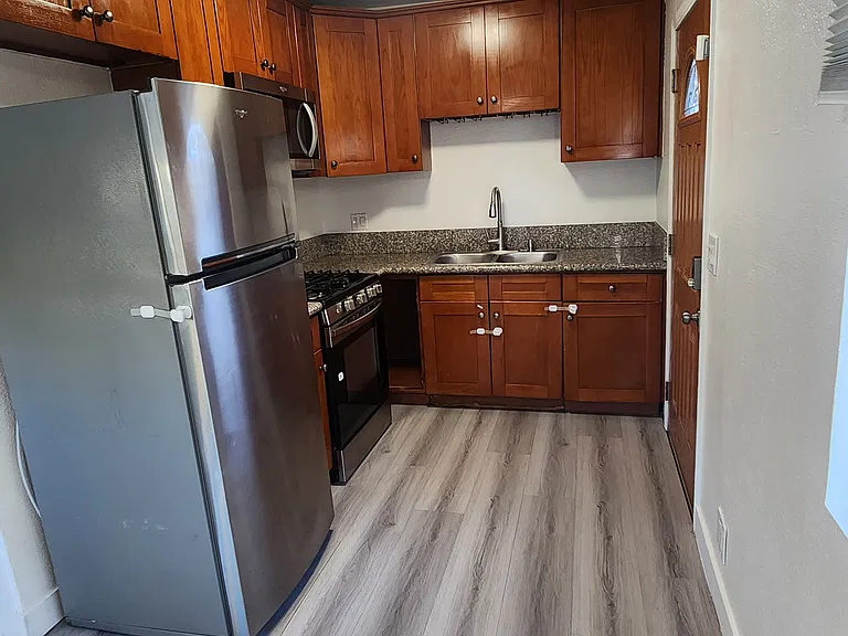3765 Winona Ave — Photo 5