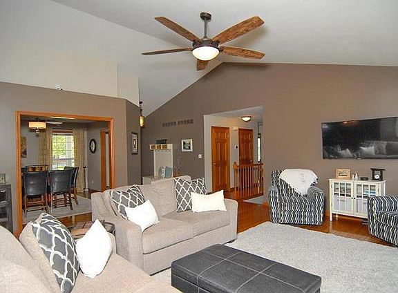 5th image of 3078 Crystal Lake Dr