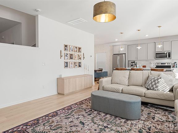 5th image of 567 Scotch Meadows Loop