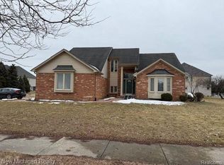2042 Forest Mead Dr, Sterling Heights, MI