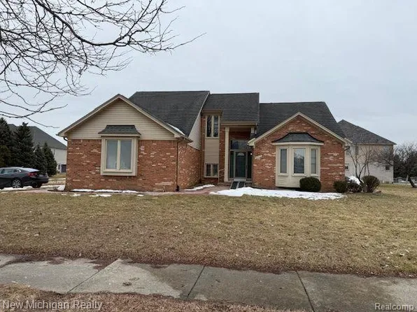 2042 Forest Mead Dr, Sterling Heights, MI 48314