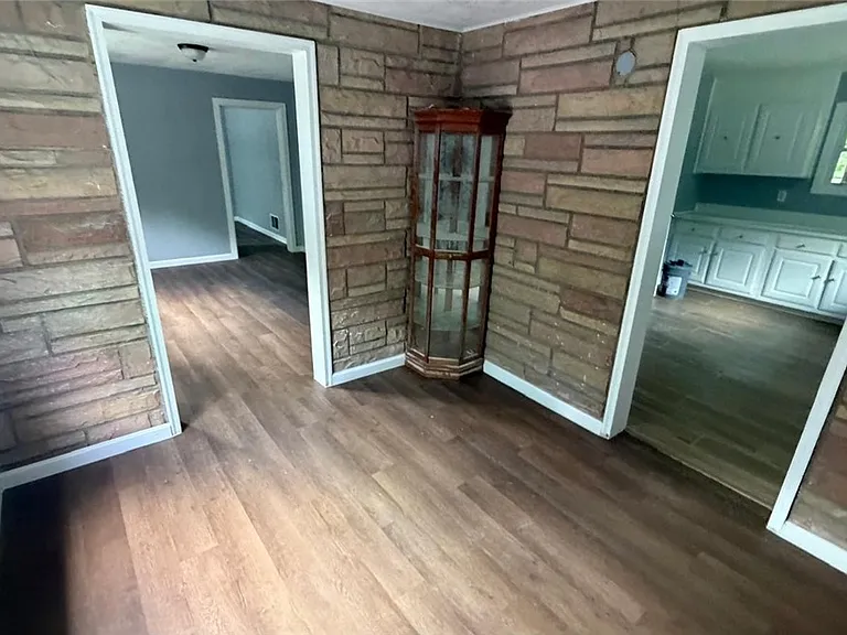 1021 California Dr — Photo 11