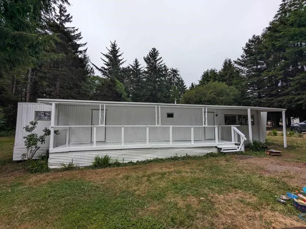 100 Dell Ln, Crescent City, CA 95531