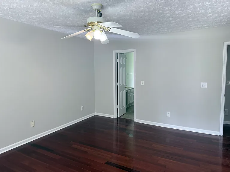 1086 Yellow River Dr — Photo 17